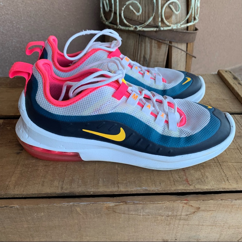 Nike Women’s Air Max Axis